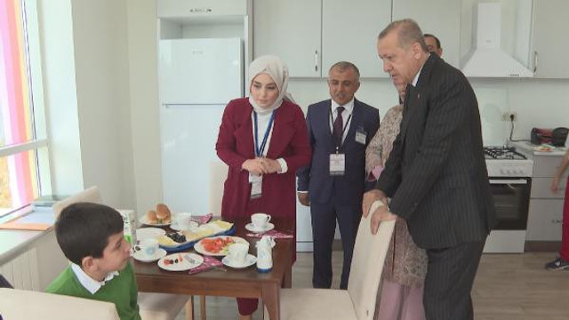 Otizmli Yunus Emre'nin bu yeteneği profesörleri bile şaşırtıyor