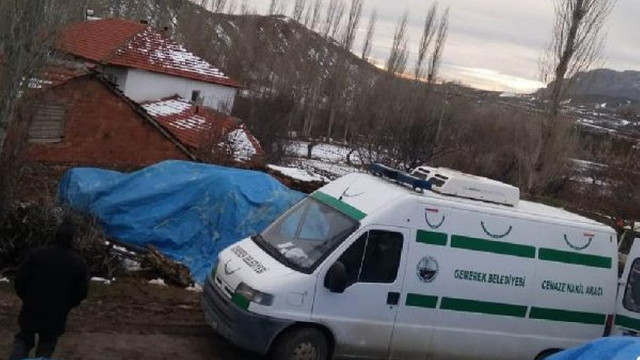 4 çocuk annesi tavana asılı halde bulundu