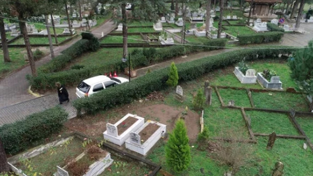 Buradaki mezarların her biri farklı yöne bakıyor