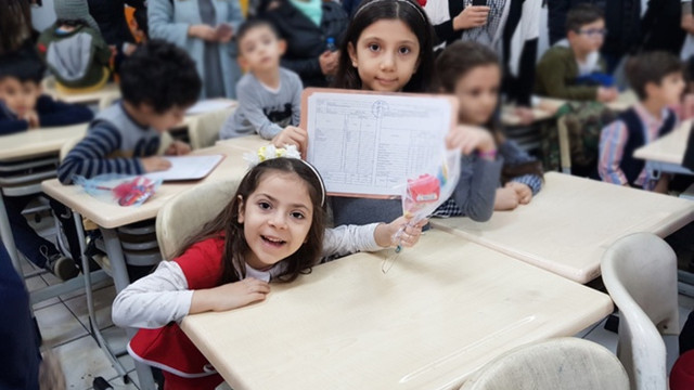Karnesi sosyal medyada paylaşılan çocuklar tehlikede !