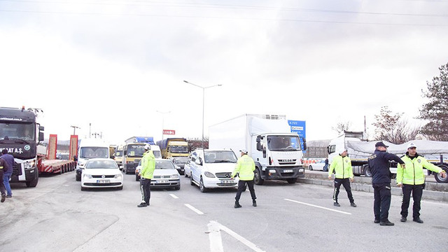 Nakliyeciler Kamyonlariyla 4 Ilde Yollari Kapatti Guncel