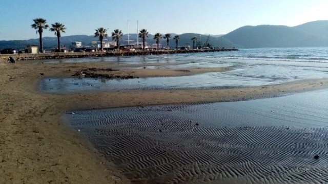 Peş peşe depremler sonrası korkutan görüntü !