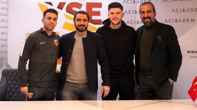 Kayserispor, Emre Taşdemir ve Cristian Sapunaru'ya imzayı attırdı