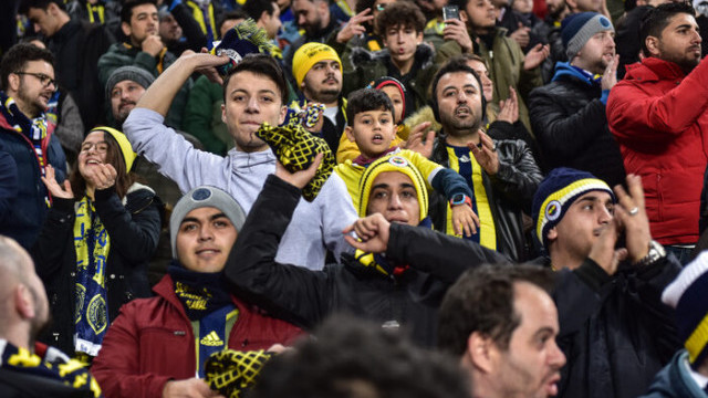 Fenerbahçeli taraftarlardan Elazığ'daki depremzedelere destek