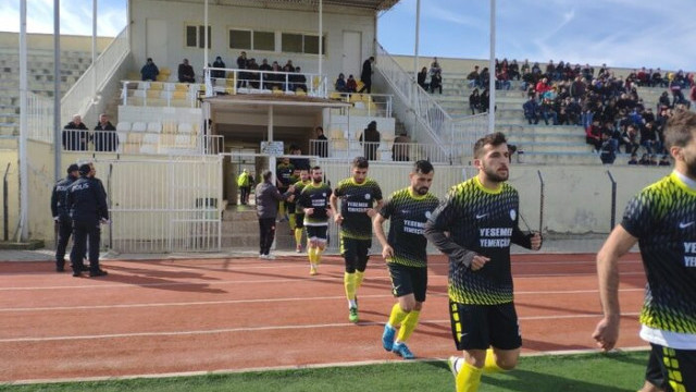 Amatör küme maçı depremde vefat edenler için saygı duruşu