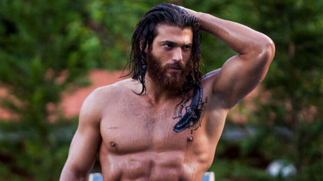 Can Yaman terhis oldu ! Ünlü oyuncudan kamuflajlı paylaşım