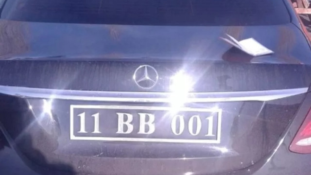 https://i.haber3.com/2/640/360/files/2020/1/31/5077008/belediye-baskani-sahte-plakali-aracta-yakalandi-VXb.jpg?v=a1580474287 https://i.haber3.com/2/640/360/files/2020/1/31/5077008/belediye-baskani-sahte-plakali-aracta-yakalandi-VXb.jpg?v=a1580474287