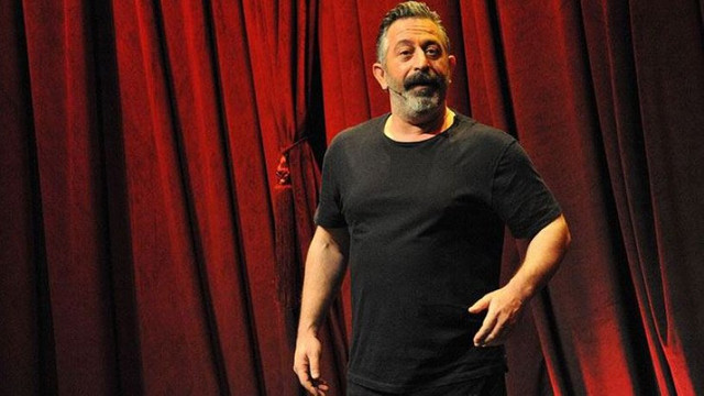 Cem Yılmaz'ı kapıda ambulans bekledi