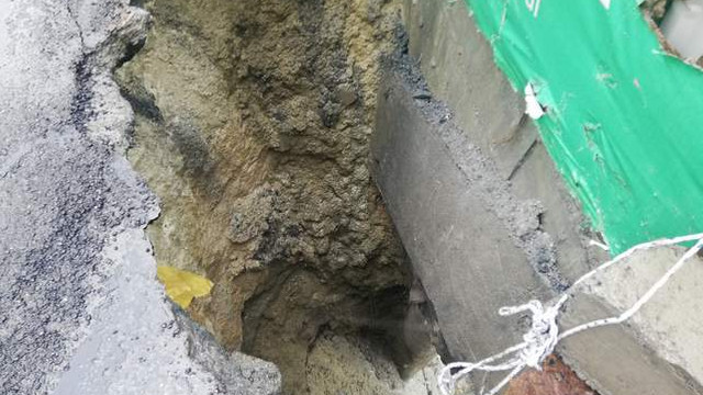 İstanbul'da yol çöktü; cadde trafiğe kapatıldı!