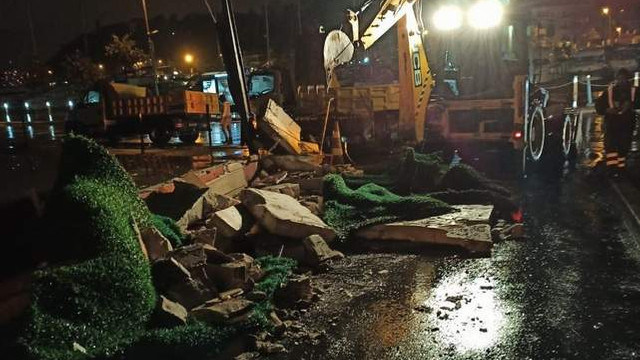 Sarıyer'de fırtına alarmı; belediye ekipleri seferber oldu