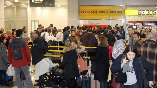 Sabiha Gökçen'de uçuşlar iptal protestosu