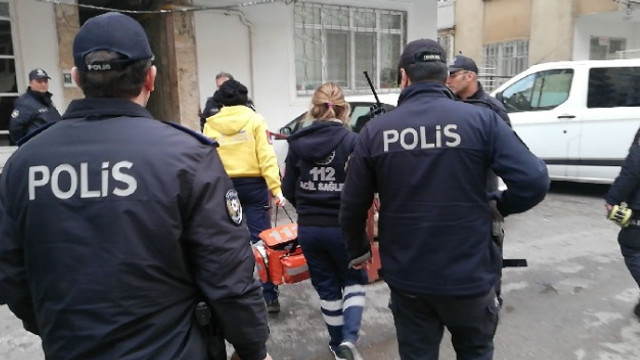 Kendisini asan babasını kurtaramadı !