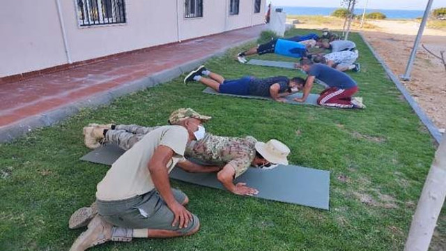 Türk askerinden Libyalı askerlere eğitim