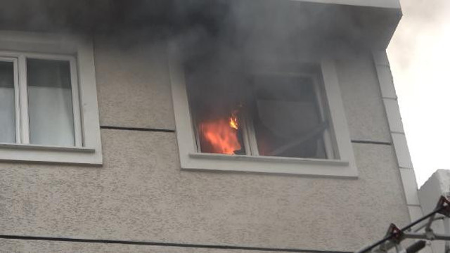 İstanbul'da 5 katlı apartmanda korkutan yangın