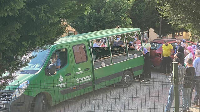 Sahte alkolden ölen avukat toprağa verildi