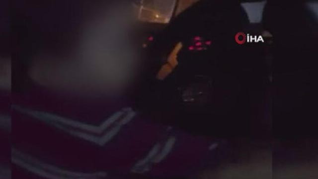 3 yaşındaki çocuğa direksiyonu teslim etmişti! O baba gözaltına alındı