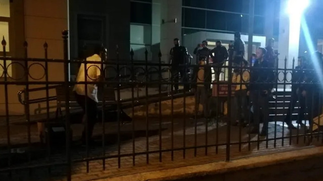 Bıçaklı, şiirli ve kitaplı intihar girişimi