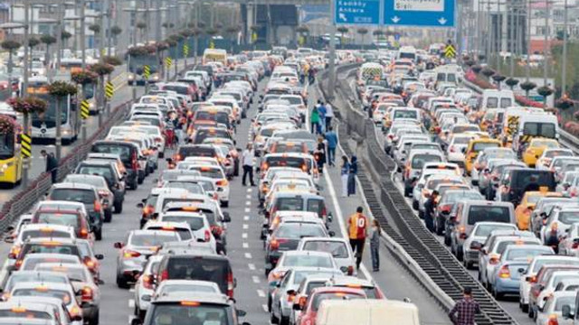 İstanbul'da yaşamayan anlayamaz! İstanbullu her ayı 6 gün eksik yaşıyor!