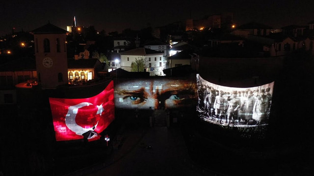Ankara Kalesi'nde bir çift mavigöz