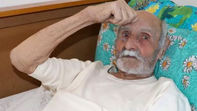 Hamallık yaparak ev ve arsa aldı, darbeyi oğlundan yedi
