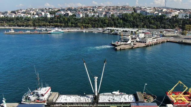 Ukrayna'ya gitmek isteyen gemiden 3 milyon paket sigara çıktı
