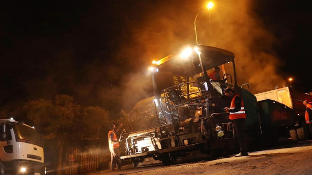 Kartal’da asfalt serim çalışmaları gece gündüz devam ediyor