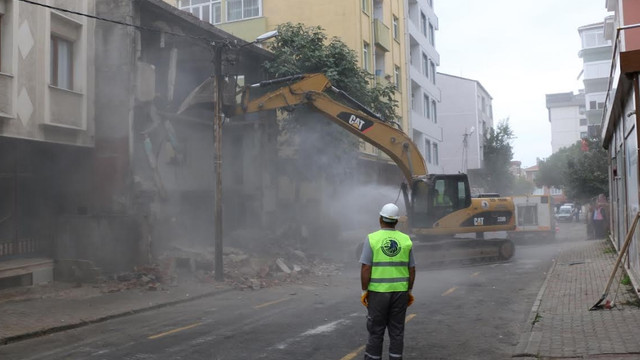 Metruk bina yıkım rekoru Kartal’ın