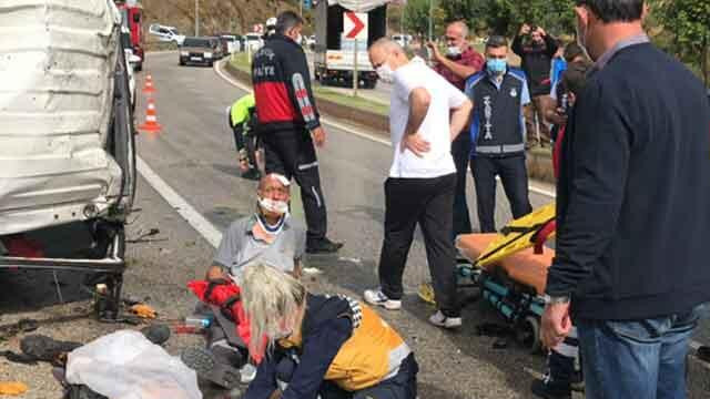 Bilecik'te çöp kamyonu devrildi: 3 yaralı