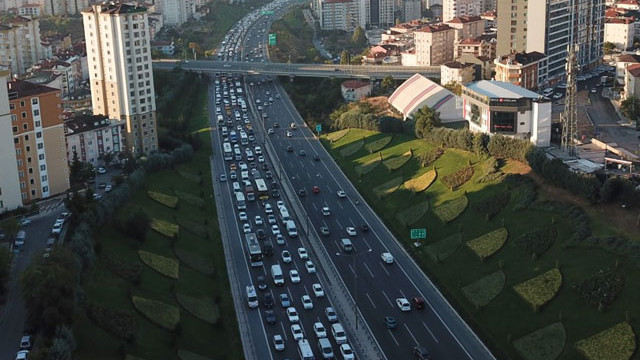 İstanbul trafiğini kilitleyen kaza!