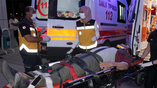 İşçileri taşıyan servis ile otomobil çarpıştı: 6 yaralı