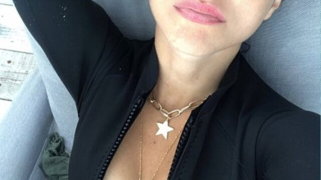 Merve Boluğur'un göğüs dekolteli pozu sosyal medyayı salladı