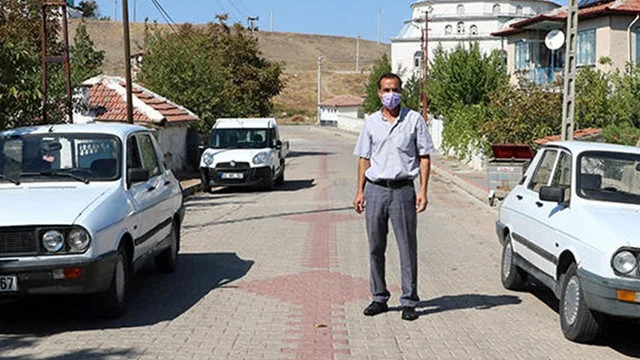 İlginç olay! 10 adımda bir şehir değiştiriyor