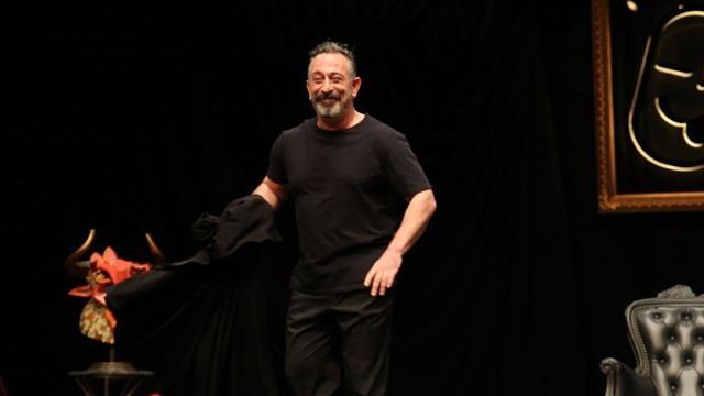 Cem Yılmaz'ın ''gösteri'' çağrısına Bakan Koca'dan yanıt