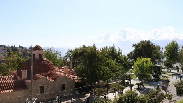 Vaka sayılarının azaldığı Antalya'da camilerden koronavirüs anonsu
