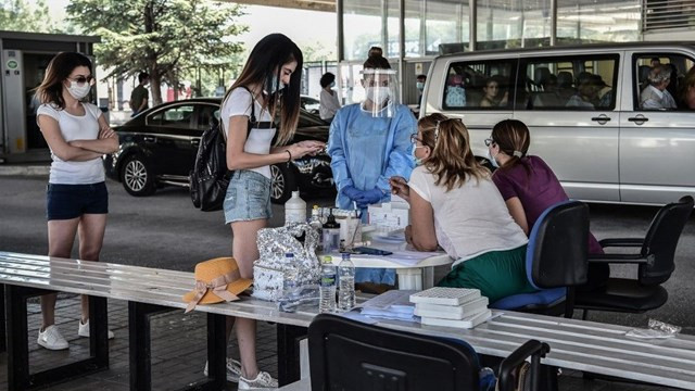 Yunanistan'da vaka artışı nedeniyle gece sokağa çıkma yasağı