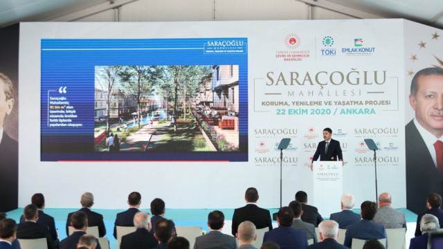 Karantinada olması gereken bakan o toplantıdan çıktı