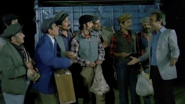 Bu sefer de genç futbolcuları Banker Bilo filmindeki gibi kandırdılar