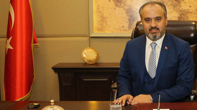 Bursa Büyükşehir Belediye Başkanı yaptığıyla sosyal medyada olay oldu