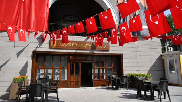 Mansur Yavaş kahraman gazilerin yanında