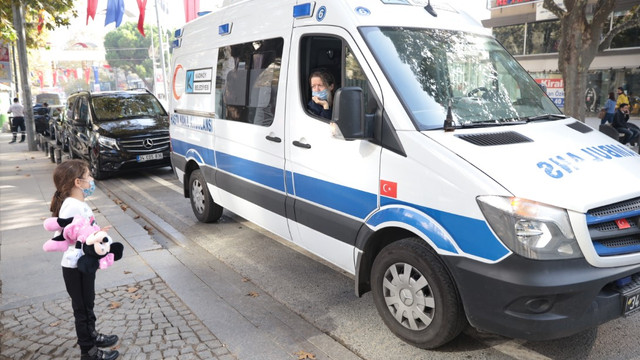 Kadıköy'de ambulanstan koronavirüse farkındalık anonsları yapıldı