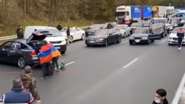 Ermeniler Fransa'da Türlere saldırdı; yaralılar var!