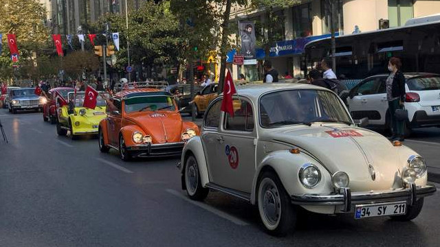 Cumhuriyet'in 97. yılına klasik otomobiller damga vurdu