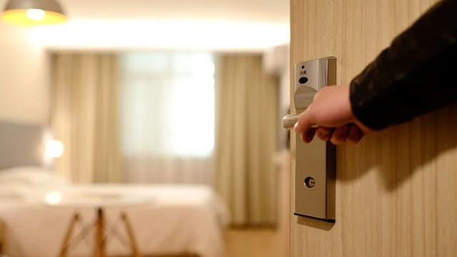 Otel odasında tacize ''pes'' dedirten savunma