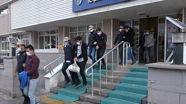 FETÖ üyesi askerlere operasyon: 7 gözaltı
