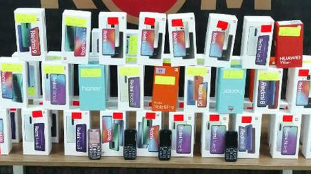 Gebze’de 51 kaçak telefon ele geçirildi
