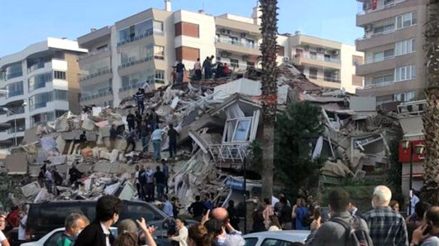 Bakan Kurum'dan ilk açıklama: Enkaz altında kalanlar var