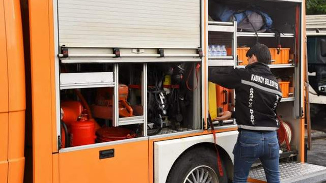 Kadikoy Izmir In Yaralarini Sarmak Icin Yola Cikti Yerel