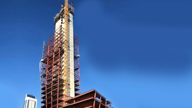 İzmir depreminde gökdelen inşaatından düşen işçi hayatını kaybetti