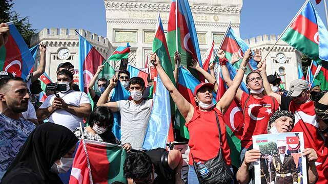 Türkiye'deki Azerbaycanlılar ülkelerine destek için toplandı