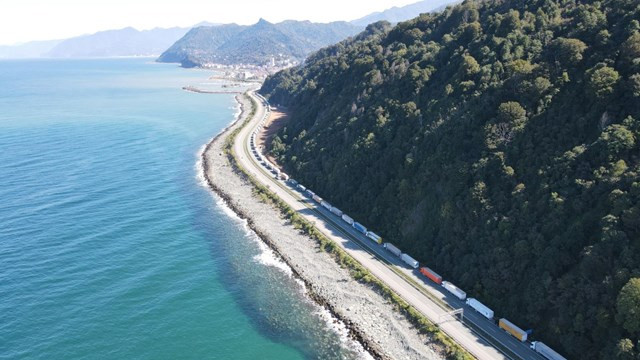 Türkiye'nin Gürcistan'a açılan kapısı Sarp'ta 16 kilometre TIR kuyruğu